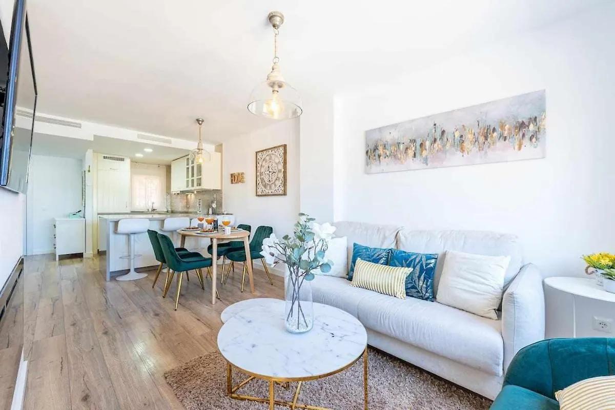 דירה בנאלמדנה 797 Holiday Rentals - Lujoso Apartamento En Arroyo Con Piscina ספרד